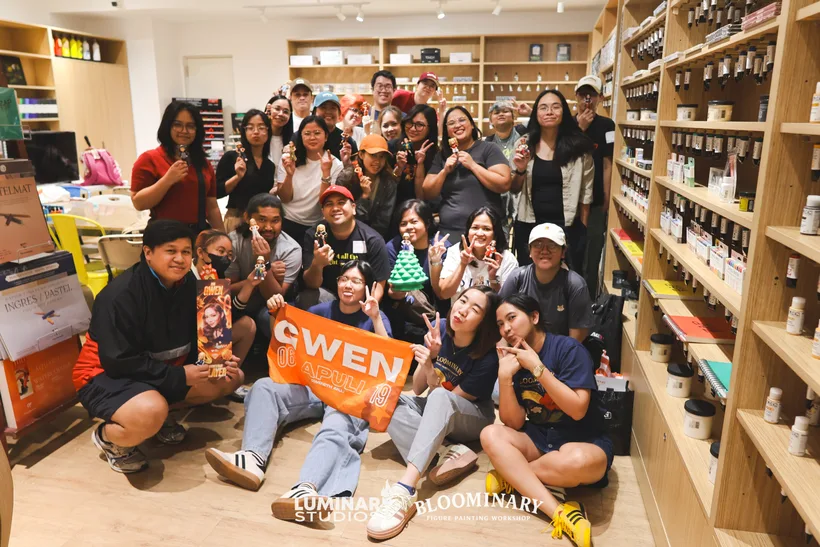 Gwenuhit double-header workshop group with finished BINI Gwen figures